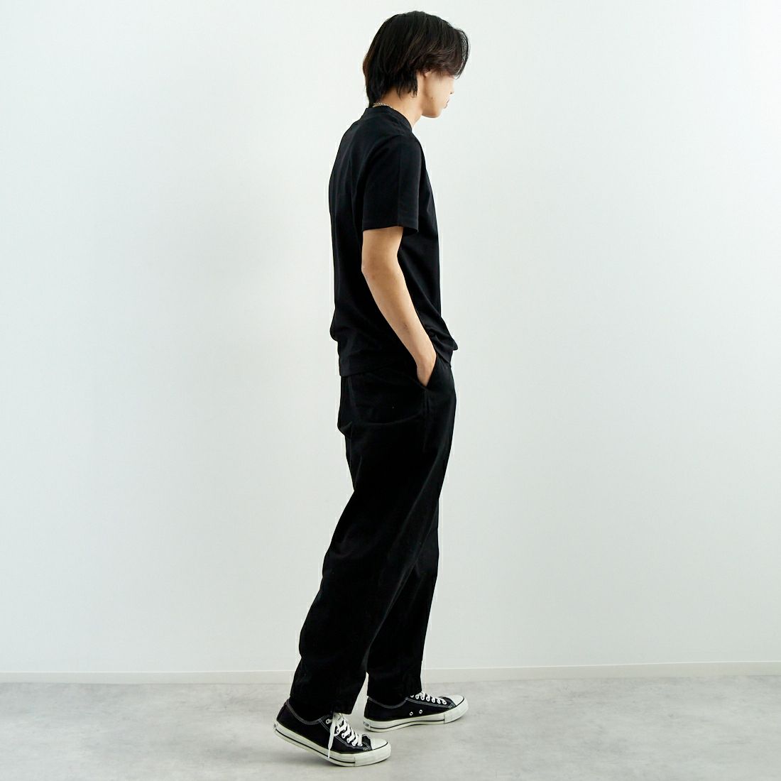 A.P.C. [アー・ペー・セー] スタンダードロゴTシャツ [STANDARD-RUE-MADAME] 99 NOIR/BL &&モデル身長：179cm 着用サイズ：M&&