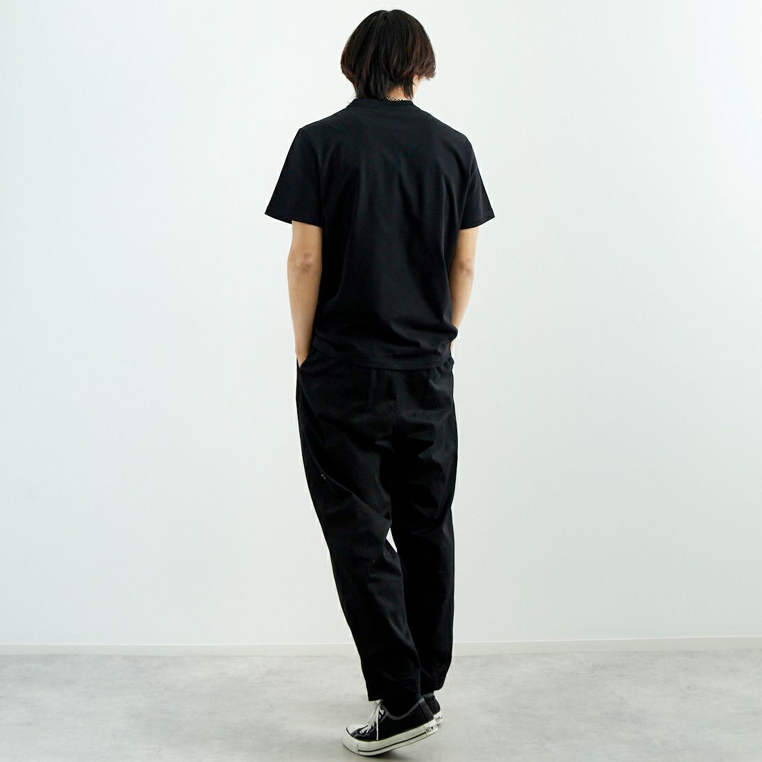 A.P.C. [アー・ペー・セー] スタンダードロゴTシャツ [STANDARD-RUE-MADAME] 99 NOIR/BL &&モデル身長：179cm 着用サイズ：M&&