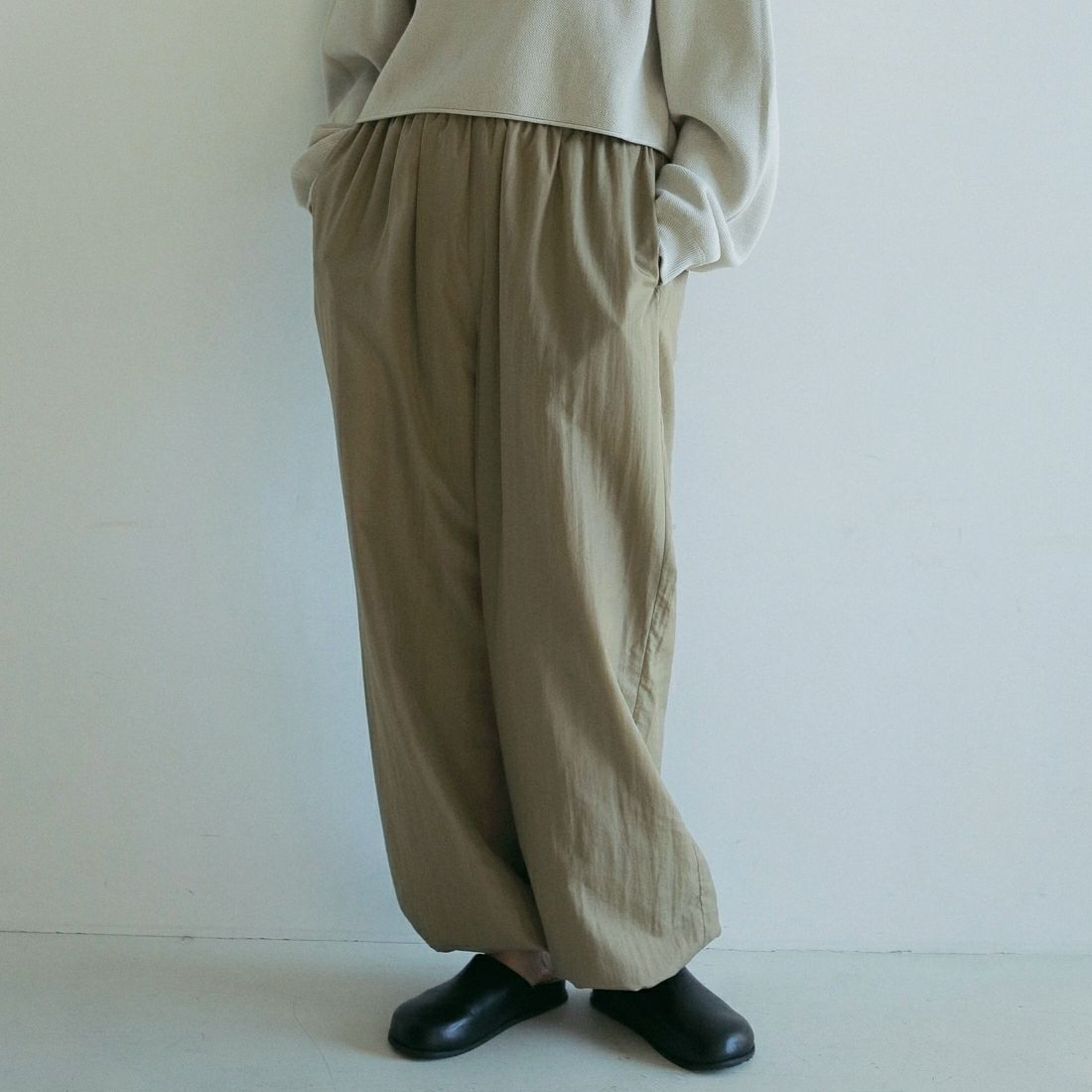 anuke [アンヌーク] ナイロンボリュームパンツ [62510719] BEG