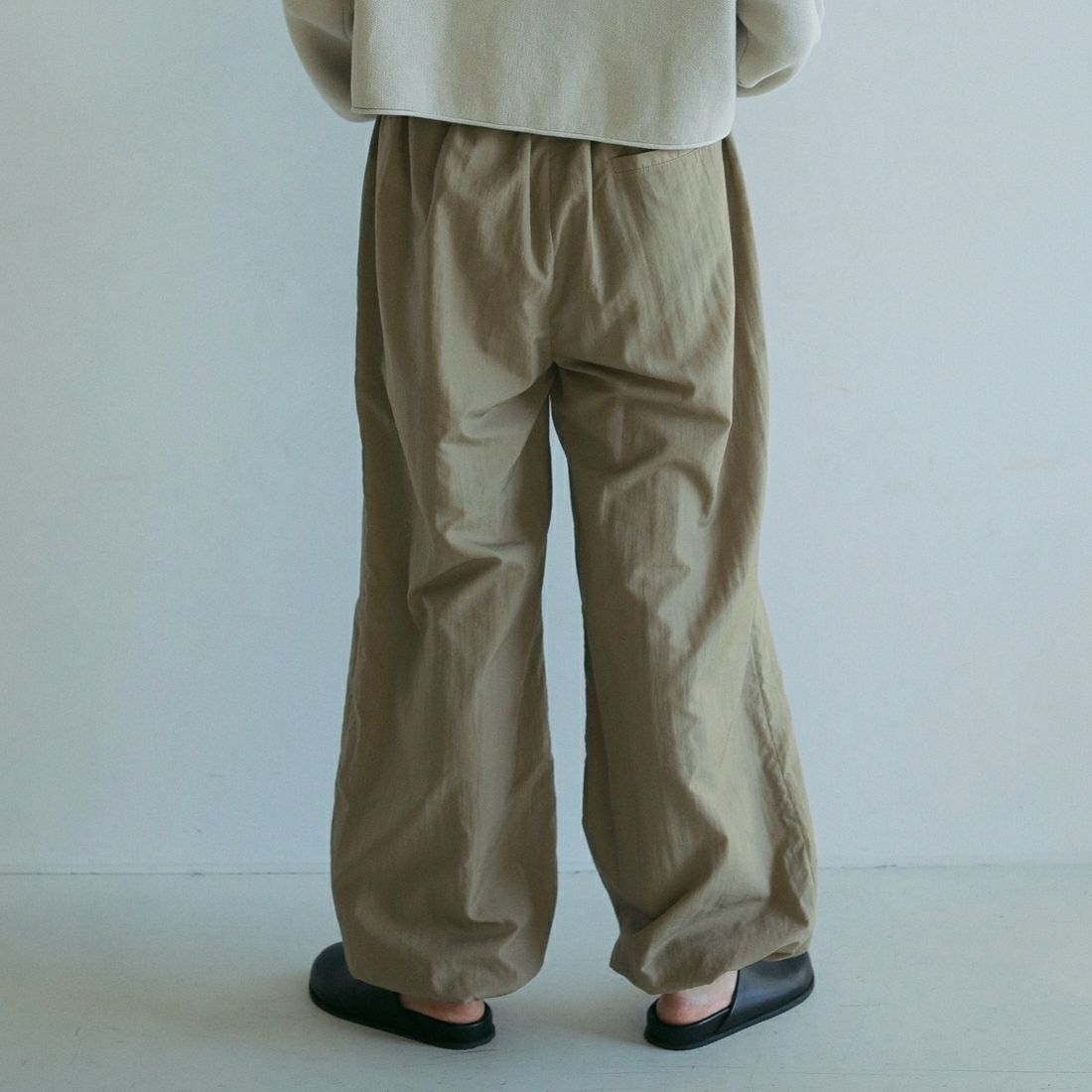 anuke [アンヌーク] ナイロンボリュームパンツ [62510719] BEG