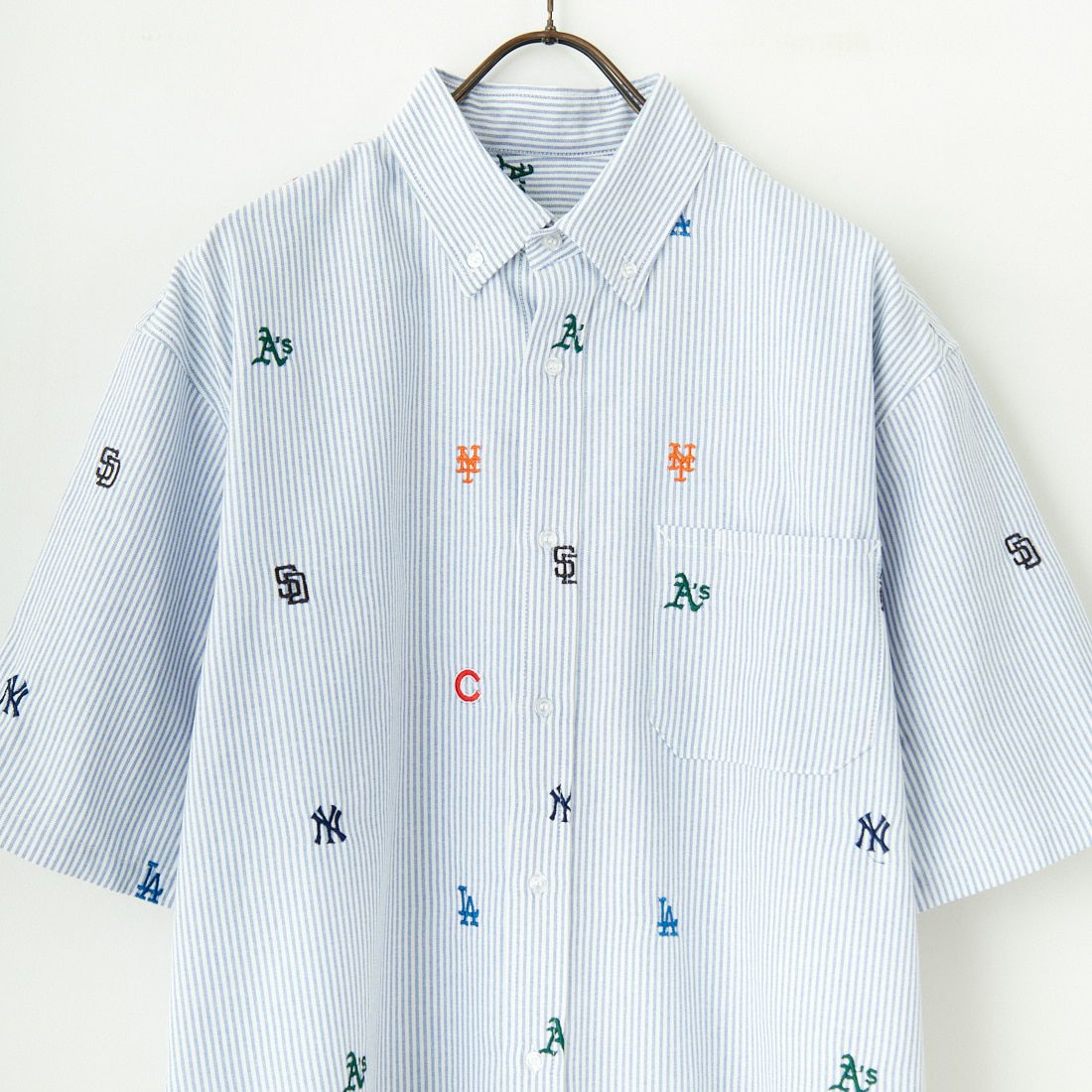 Fanatics [ファナティクス] 別注 MLB ランダムロゴ刺繍 ストライプ柄ボタンダウンショートスリーブシャツ [ML2124FW0002-JF] NAVY STRIP