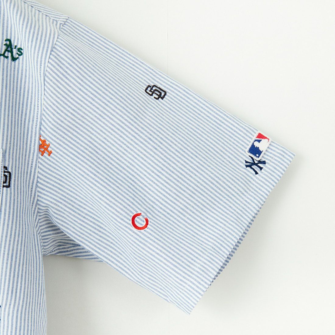 Fanatics [ファナティクス] 別注 MLB ランダムロゴ刺繍 ストライプ柄ボタンダウンショートスリーブシャツ [ML2124FW0002-JF] NAVY STRIP
