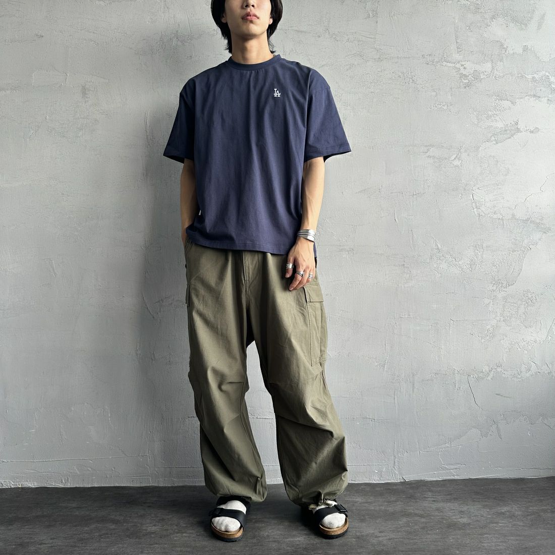Fanatics [ファナティクス] 別注 MLBバックプリントTシャツ [ML0124FW0013-2-JF] NAVY &&モデル身長：179cm 着用サイズ：L&&