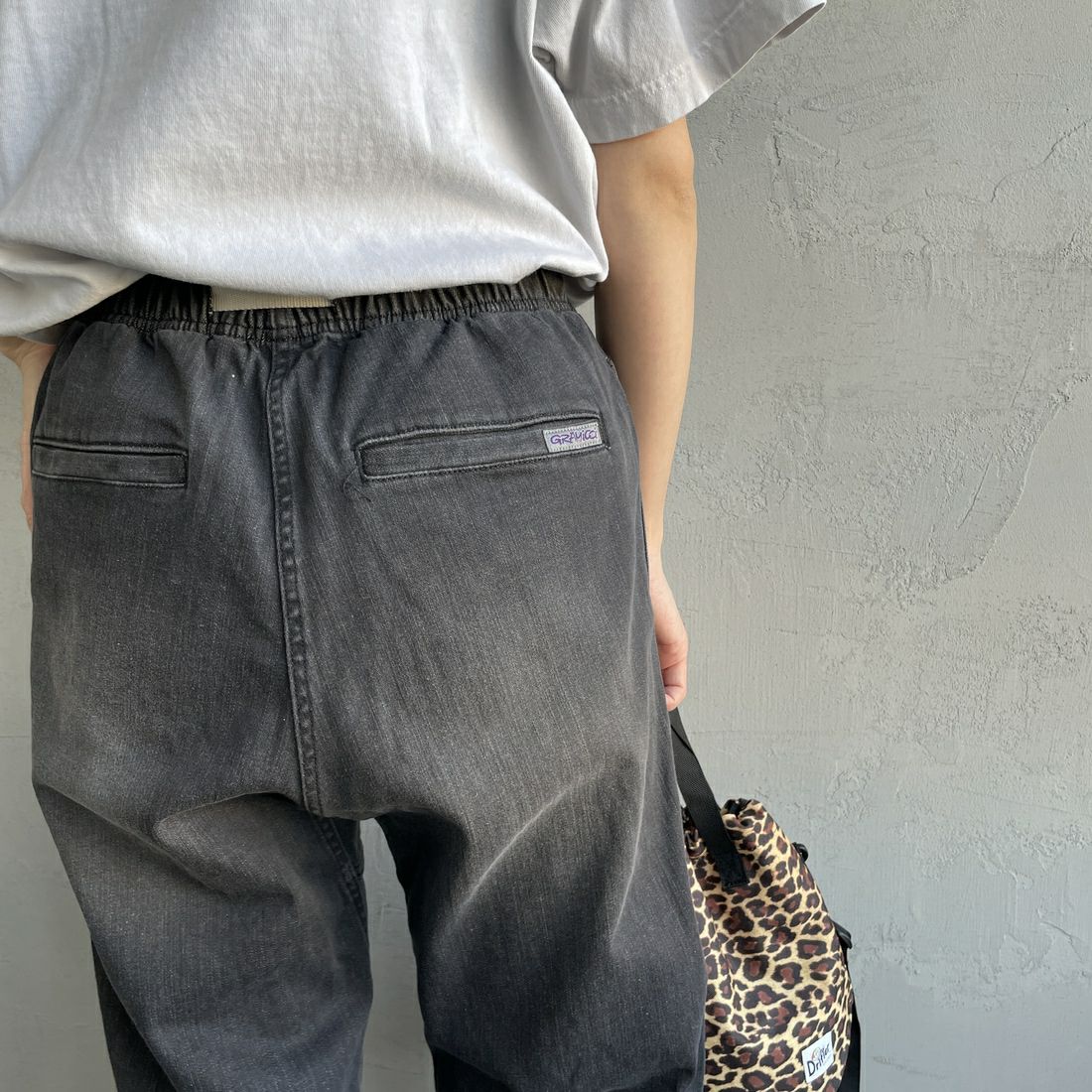GRAMiCCi [グラミチ] 別注 エブリデイ ストレッチデニムパンツ [GUP5-S2051-JF] BLACK USED &&モデル身長：160cm 着用サイズ：S&&