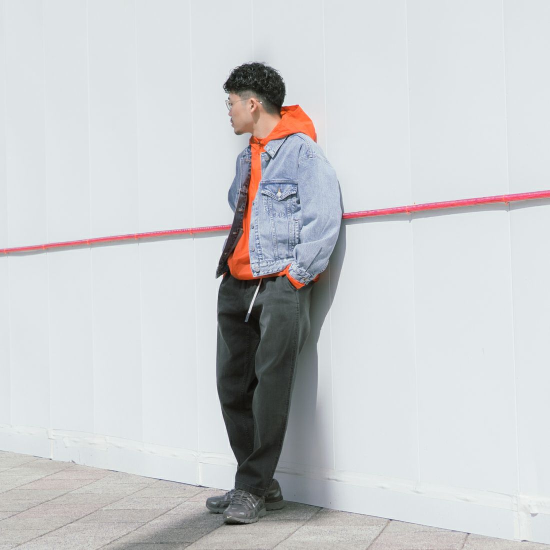 GRAMiCCi [グラミチ] 別注 エブリデイ ストレッチデニムパンツ [GUP5-S2051-JF] BLACK USED &&モデル身長：168cm 着用サイズ：M&&