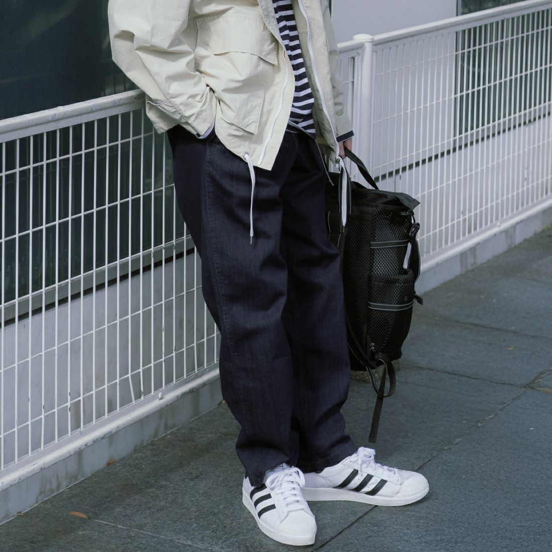 GRAMiCCi [グラミチ] 別注 エブリデイ ストレッチデニムパンツ [GUP5-S2051-JF] ONE WASH&&モデル身長：168cm 着用サイズ：L&&