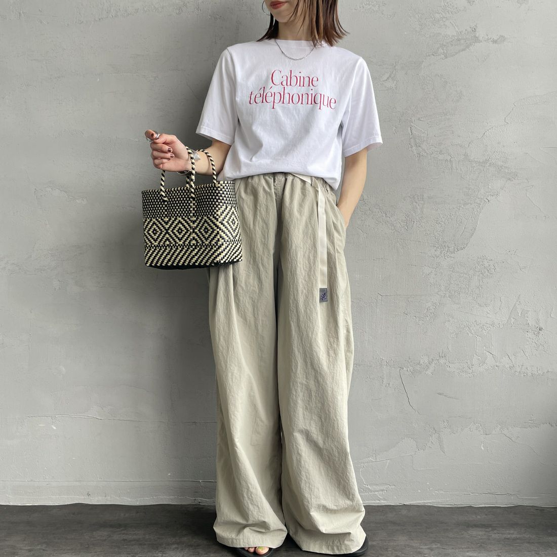 GRAMiCCi [グラミチ] 別注 2タックタッサーナイロンワイドパンツ [GUP5-S2050-JF] DUNE &&モデル身長：158cm 着用サイズ：S&&