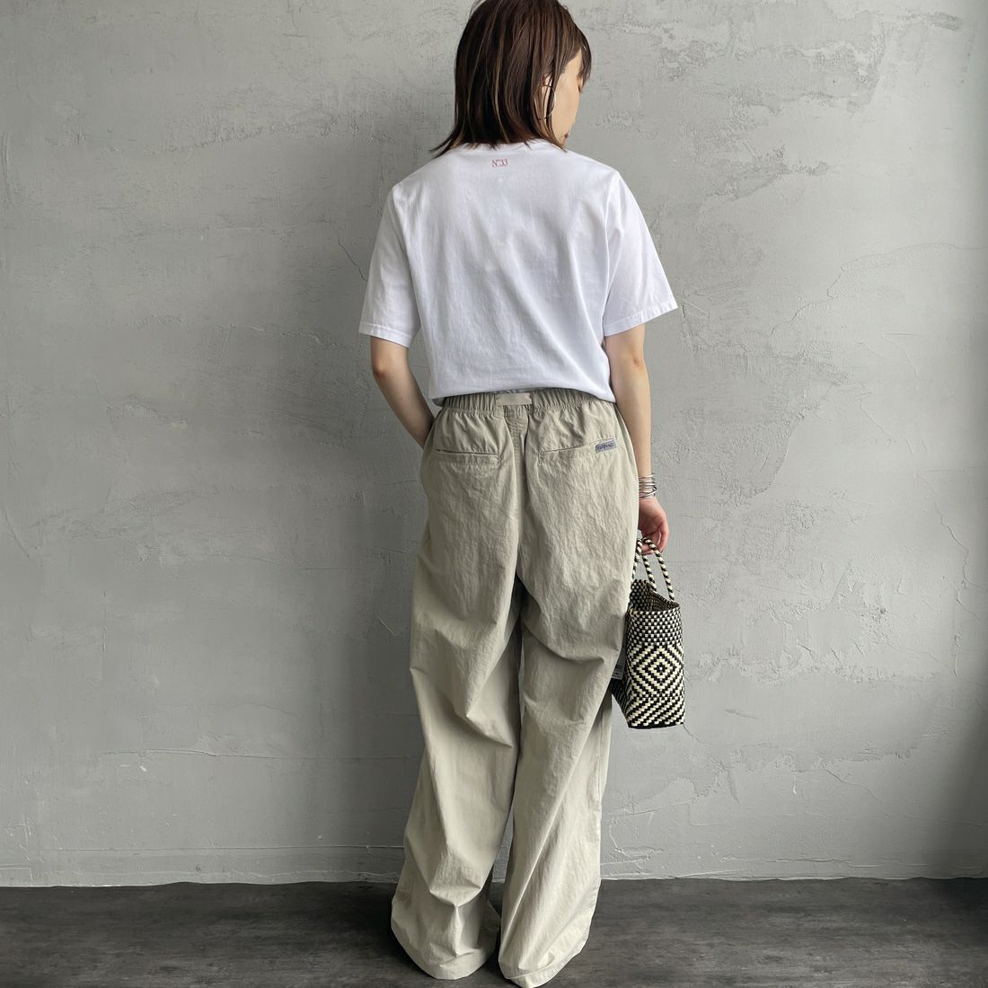 GRAMiCCi [グラミチ] 別注 2タックタッサーナイロンワイドパンツ [GUP5-S2050-JF] DUNE &&モデル身長：158cm 着用サイズ：S&&