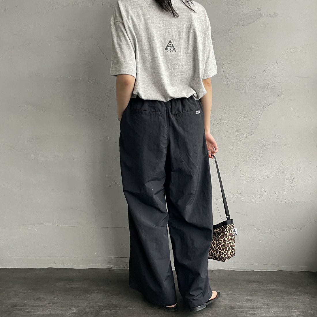 GRAMiCCi [グラミチ] 別注 2タックタッサーナイロンワイドパンツ [GUP5-S2050-JF] BLACK &&モデル身長：160cm 着用サイズ：S&&