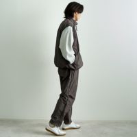 frostline [フロストライン] 別注 ナイロンベスト [FL9-VT-IN5-JF] CHARCOAL &&モデル身長：179cm 着用サイズ：L&&