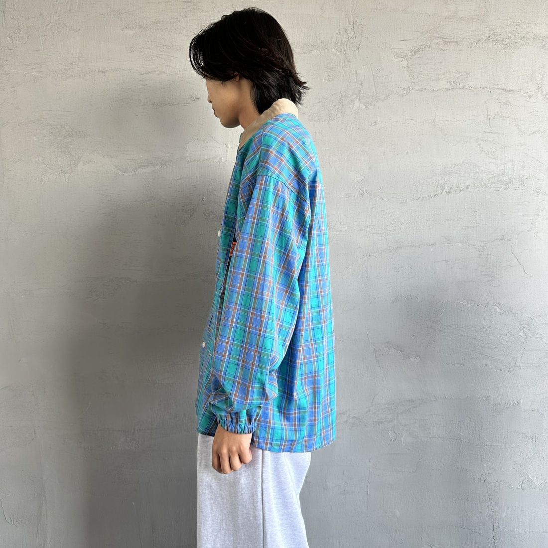 UNIVERSAL OVERALL [ユニバーサルオーバーオール] 別注 ビッグシルエットパジャマシャツ [U2511100IN-JF] BLU CHECK &&モデル身長：179cm 着用サイズ：L&&