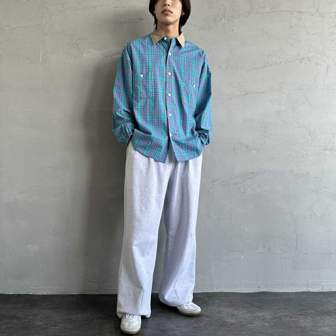 UNIVERSAL OVERALL [ユニバーサルオーバーオール] 別注 ビッグシルエットパジャマシャツ [U2511100IN-JF] BLU CHECK &&モデル身長：179cm 着用サイズ：L&&