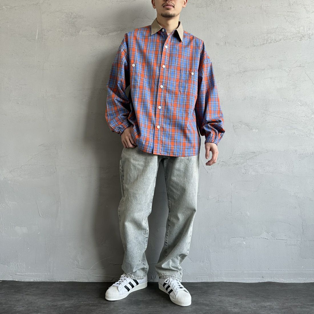 UNIVERSAL OVERALL [ユニバーサルオーバーオール] 別注 ビッグシルエットパジャマシャツ [U2511100IN-JF] BRN CHECK &&モデル身長：168cm 着用サイズ：M&&