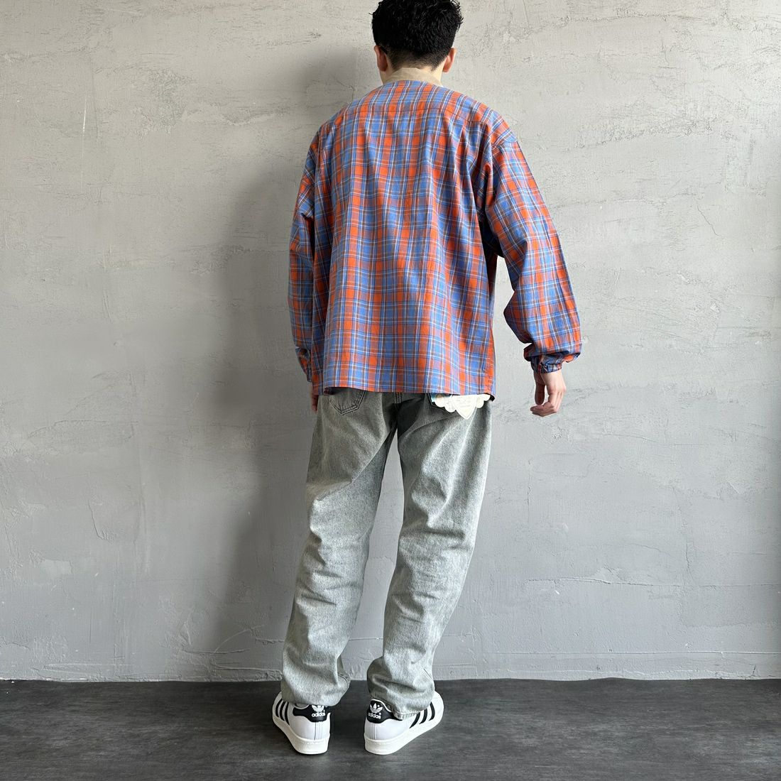 UNIVERSAL OVERALL [ユニバーサルオーバーオール] 別注 ビッグシルエットパジャマシャツ [U2511100IN-JF] BRN CHECK &&モデル身長：168cm 着用サイズ：M&&