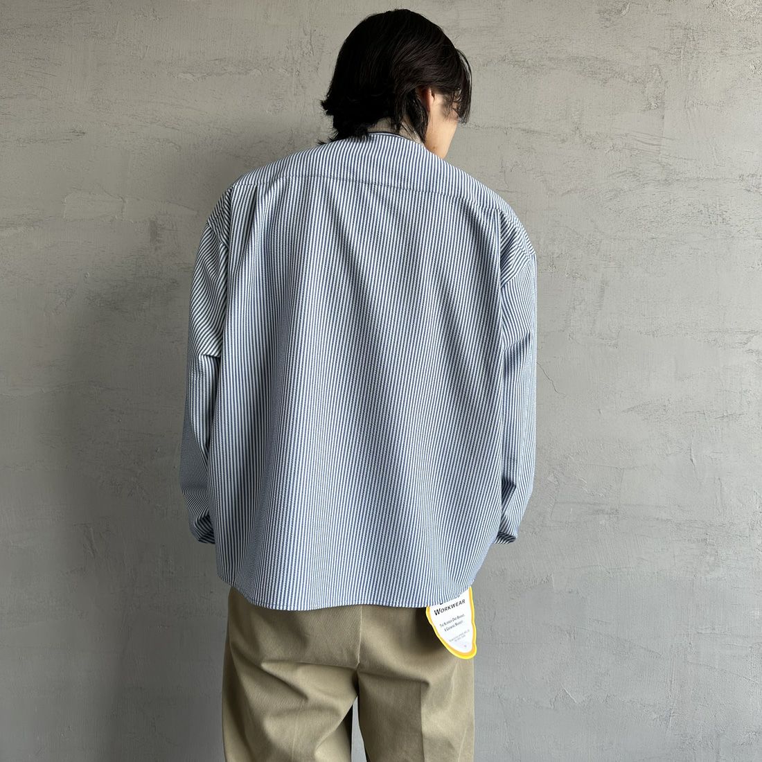UNIVERSAL OVERALL [ユニバーサルオーバーオール] 別注 ビッグシルエットパジャマシャツ [U2511100IN-JF] BLU SUCKER &&モデル身長：179cm 着用サイズ：M&&