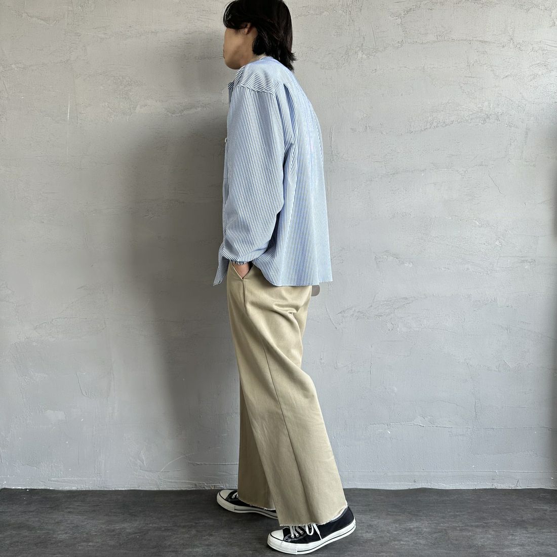 UNIVERSAL OVERALL [ユニバーサルオーバーオール] 別注 ビッグシルエットパジャマシャツ [U2511100IN-JF] BLU SUCKER &&モデル身長：179cm 着用サイズ：L&&