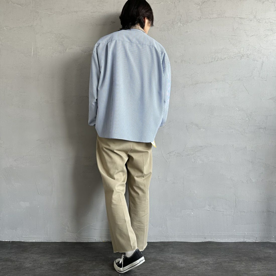 UNIVERSAL OVERALL [ユニバーサルオーバーオール] 別注 ビッグシルエットパジャマシャツ [U2511100IN-JF] BLU SUCKER &&モデル身長：179cm 着用サイズ：L&&