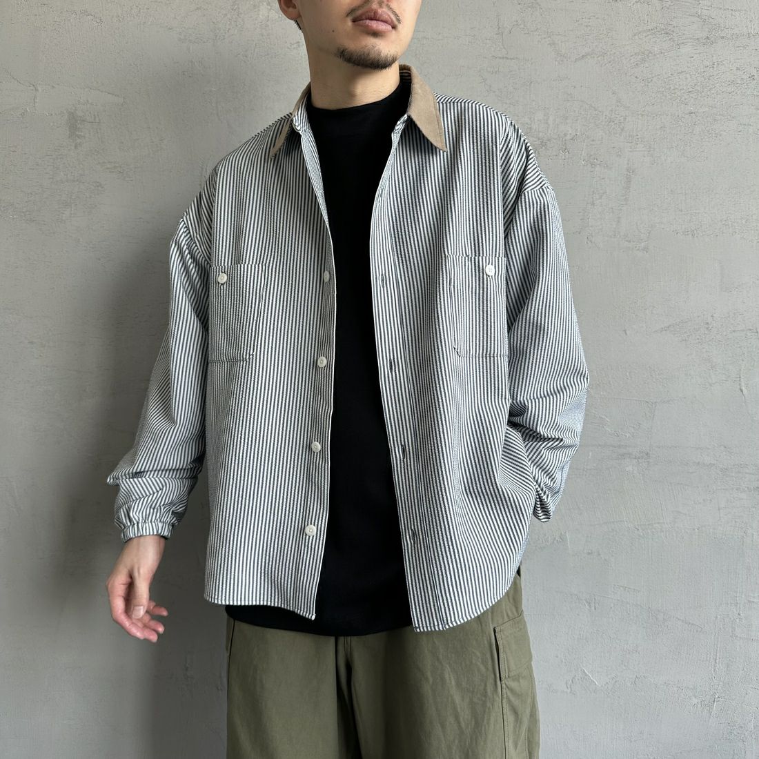 UNIVERSAL OVERALL [ユニバーサルオーバーオール] 別注 ビッグシルエットパジャマシャツ [U2511100IN-JF] BLK SUCKER &&モデル身長：168cm 着用サイズ：M&&
