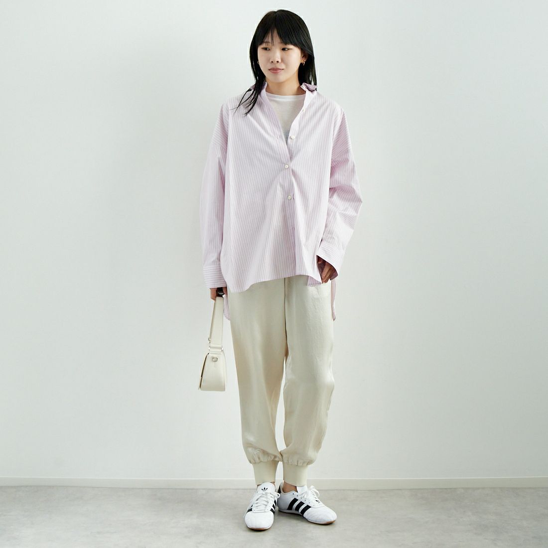 MICA&DEAL [マイカアンドディール] サテンリブパンツ [0125103025] L/BEIGE &&モデル身長：167cm 着用サイズ：F&&