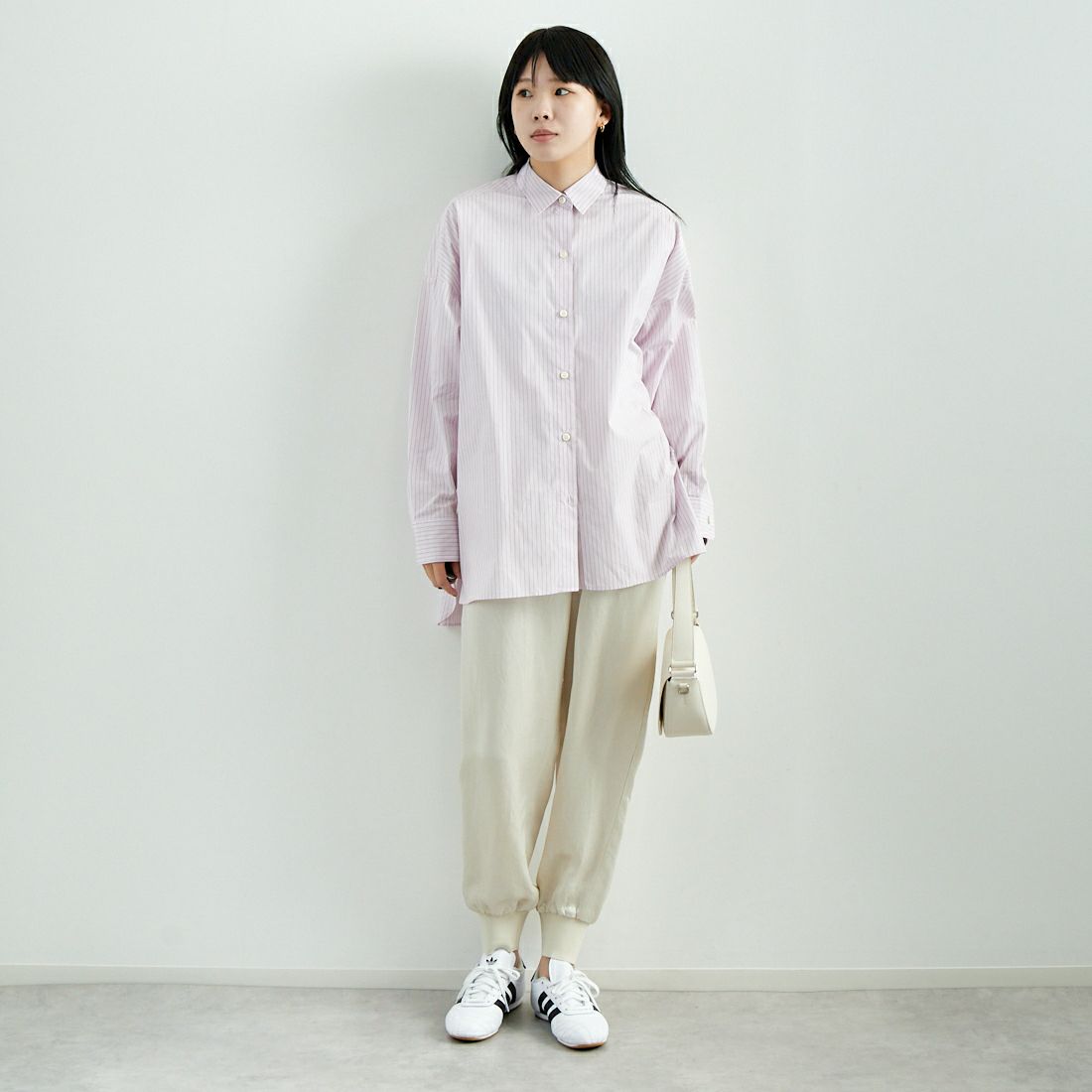MICA&DEAL [マイカアンドディール] サテンリブパンツ [0125103025] L/BEIGE &&モデル身長：167cm 着用サイズ：F&&