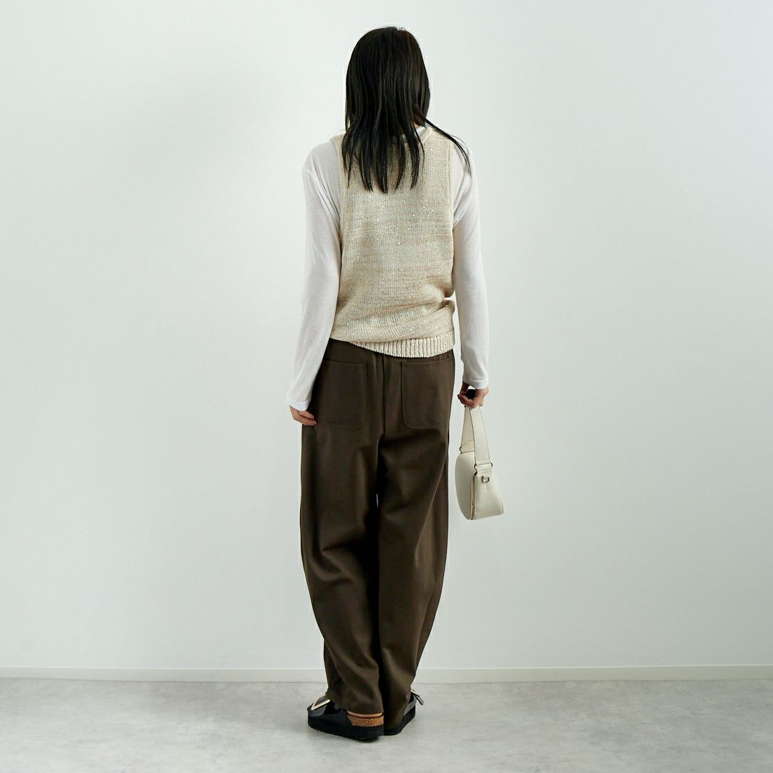 CLOCHE [クロシェ] スパンコール和紙ニットベスト [51285587] 031 ﾍﾞｰｼﾞｭ &&モデル身長：167cm 着用サイズ：2&&