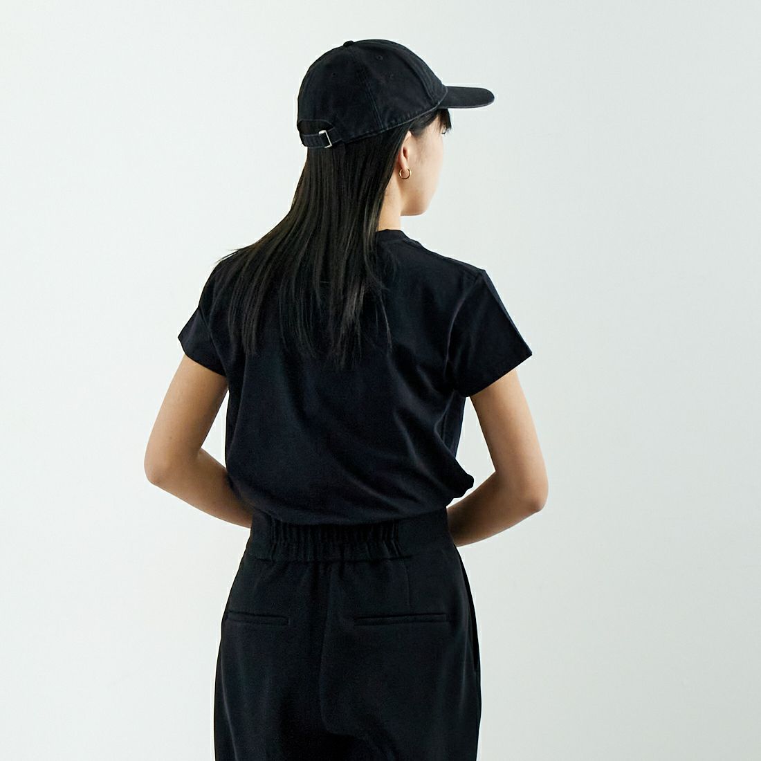 MM6 Maison Margiela [エムエムシックス メゾン マルジェラ] ショートスリーブロゴTシャツ [S52GC0339-S24312] 900 BLACK &&モデル身長：167cm 着用サイズ：S&&