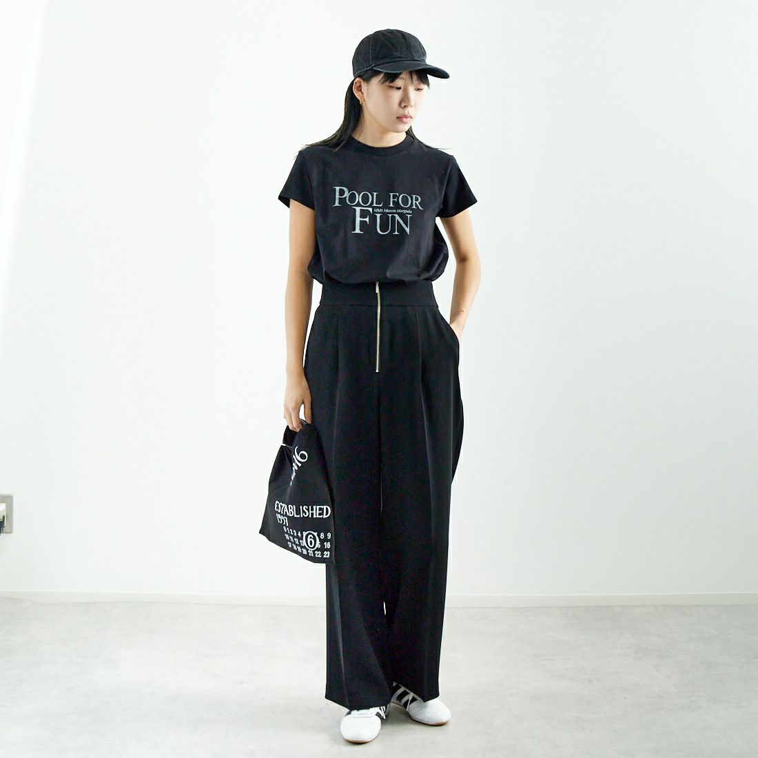 MM6 Maison Margiela [エムエムシックス メゾン マルジェラ] ショートスリーブロゴTシャツ [S52GC0339-S24312] 900 BLACK &&モデル身長：167cm 着用サイズ：S&&