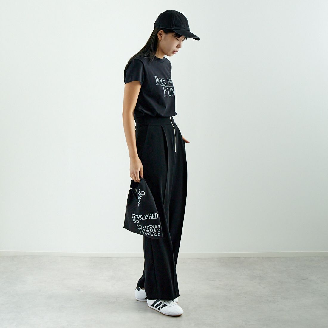 MM6 Maison Margiela [エムエムシックス メゾン マルジェラ] ショートスリーブロゴTシャツ [S52GC0339-S24312] 900 BLACK &&モデル身長：167cm 着用サイズ：S&&