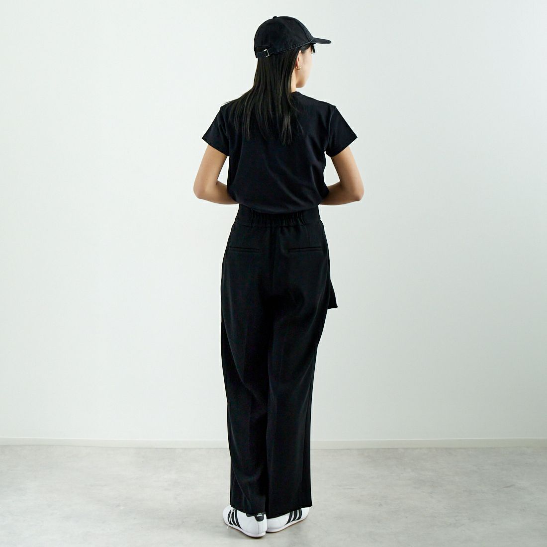 MM6 Maison Margiela [エムエムシックス メゾン マルジェラ] ショートスリーブロゴTシャツ [S52GC0339-S24312] 900 BLACK &&モデル身長：167cm 着用サイズ：S&&