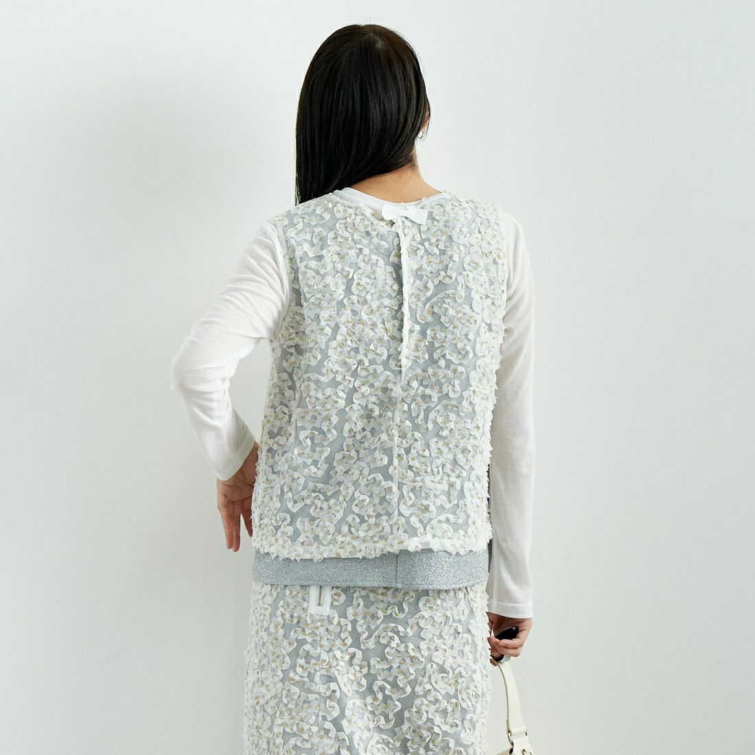 USINE [ユジーヌ] モチーフ柄バックリボントップス [2510601] OFF WHITE &&モデル身長：167cm 着用サイズ：F&&