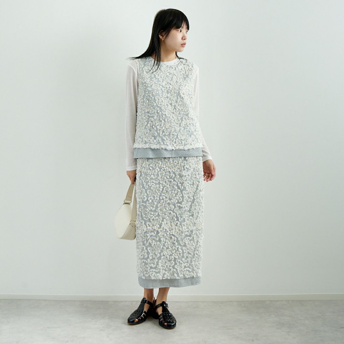 USINE [ユジーヌ] モチーフ柄バックリボントップス [2510601] OFF WHITE &&モデル身長：167cm 着用サイズ：F&&
