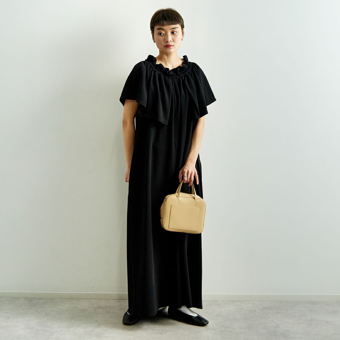 USINE [ユジーヌ] オフショルカットソーワンピース [2510403] BLACK &&モデル身長：160cm 着用サイズ：F&&