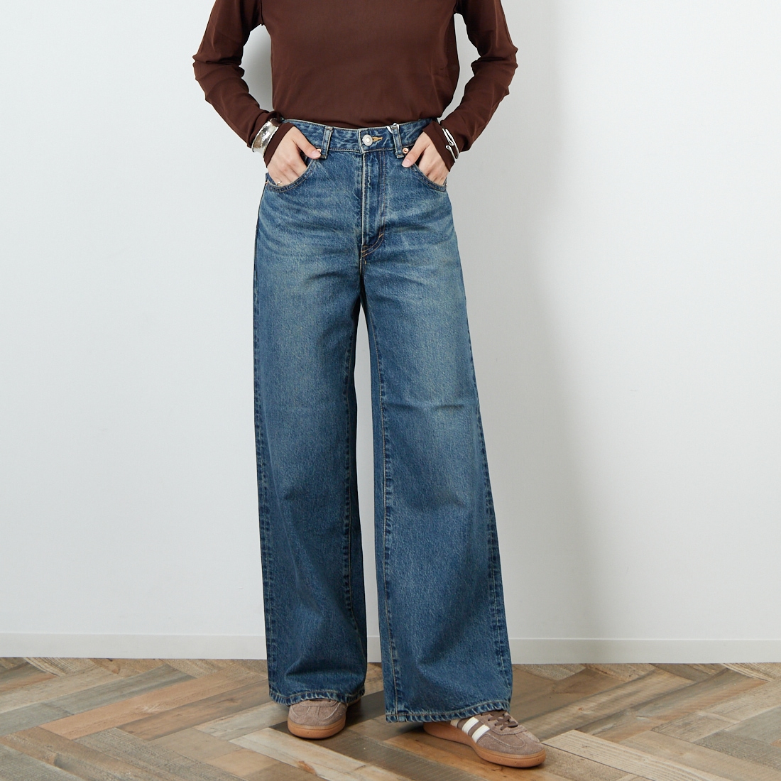 SOMETHING [サムシング] LISA ヴィンテージワイドデニムパンツ [SEA10] 40 MID BLU &&モデル身長：160cm 着用サイズ：S&&