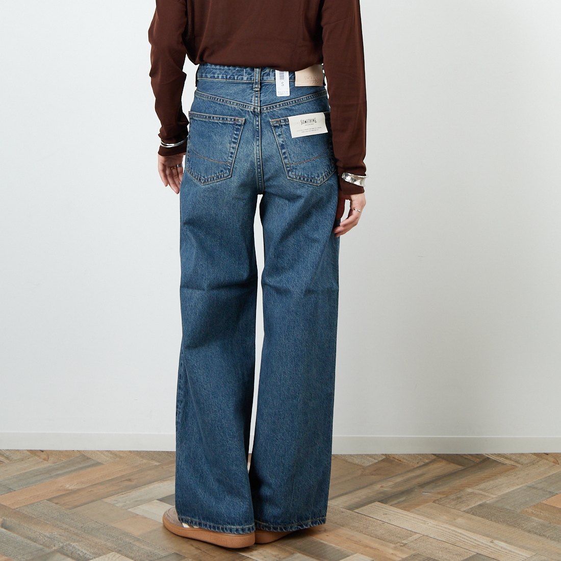 SOMETHING [サムシング] LISA ヴィンテージワイドデニムパンツ [SEA10] 40 MID BLU &&モデル身長：160cm 着用サイズ：S&&