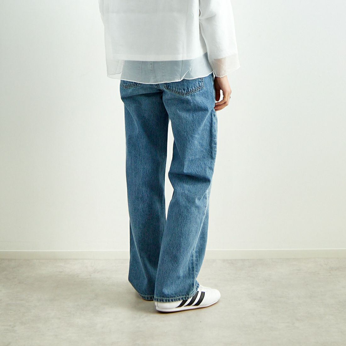 SOMETHING [サムシング] ドレスアップストレートデニムパンツ [SA1003] 66 L.BLUE &&モデル身長：160cm 着用サイズ：S&&