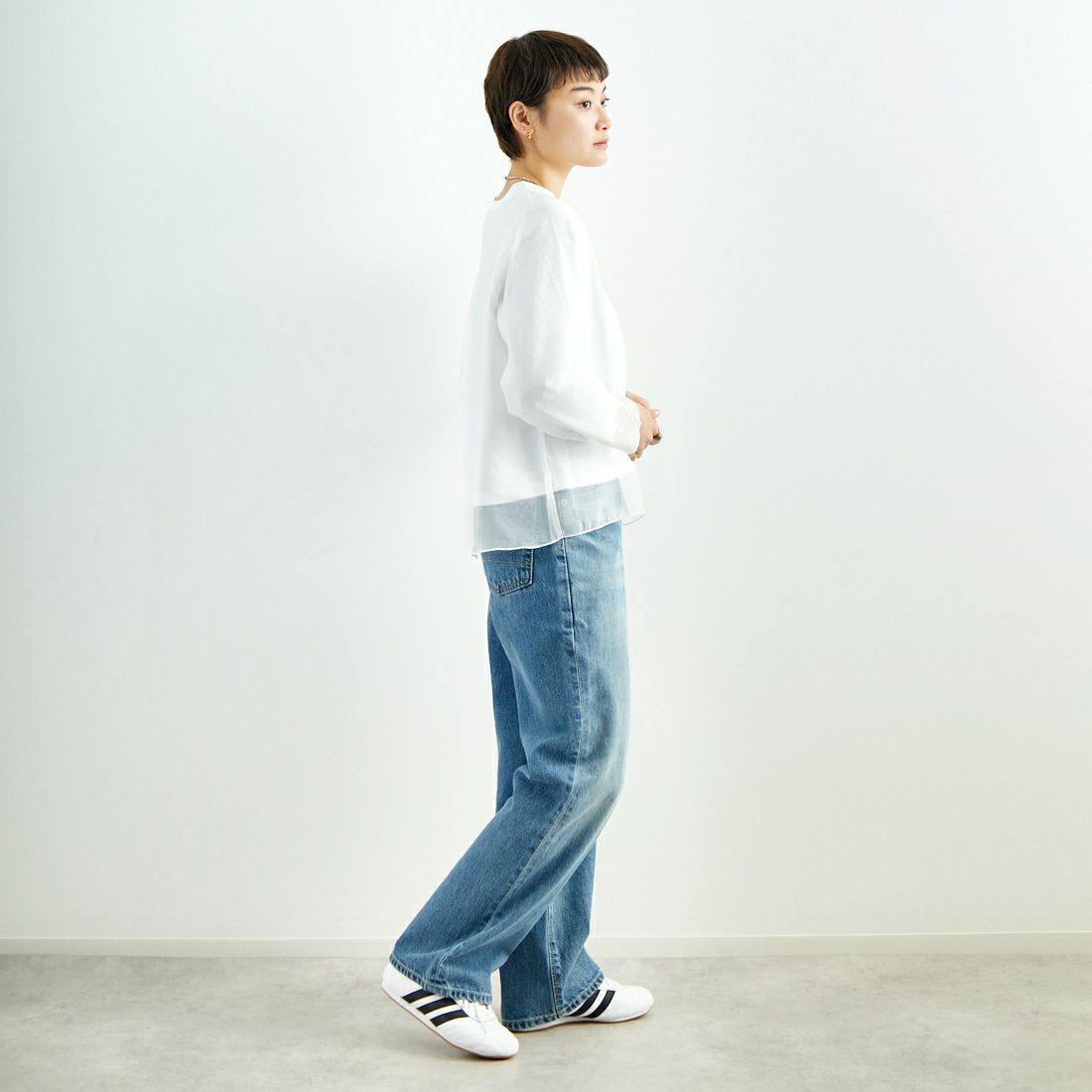 SOMETHING [サムシング] ドレスアップストレートデニムパンツ [SA1003] 66 L.BLUE &&モデル身長：160cm 着用サイズ：S&&