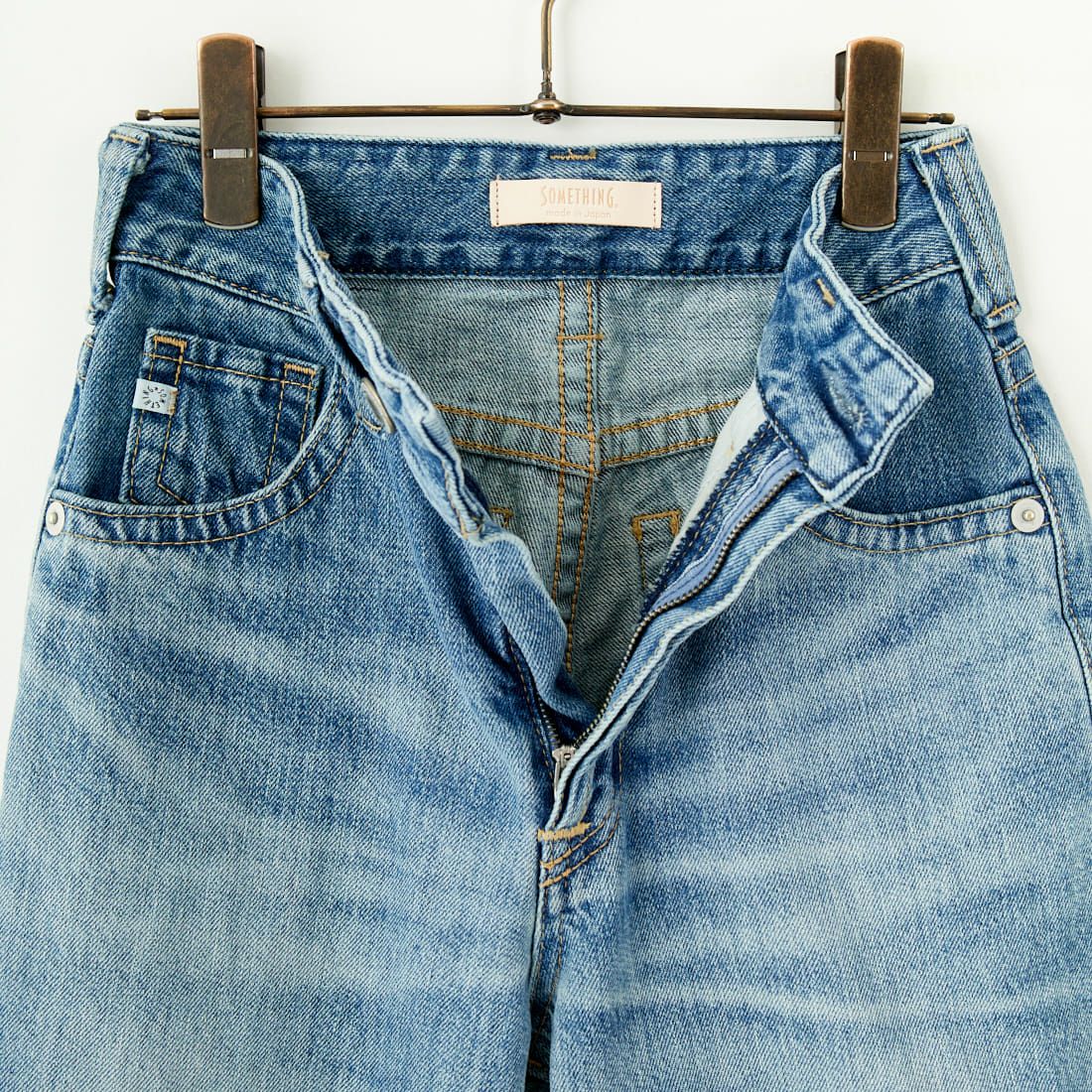 SOMETHING [サムシング] ドレスアップストレートデニムパンツ [SA1003] 66 L.BLUE