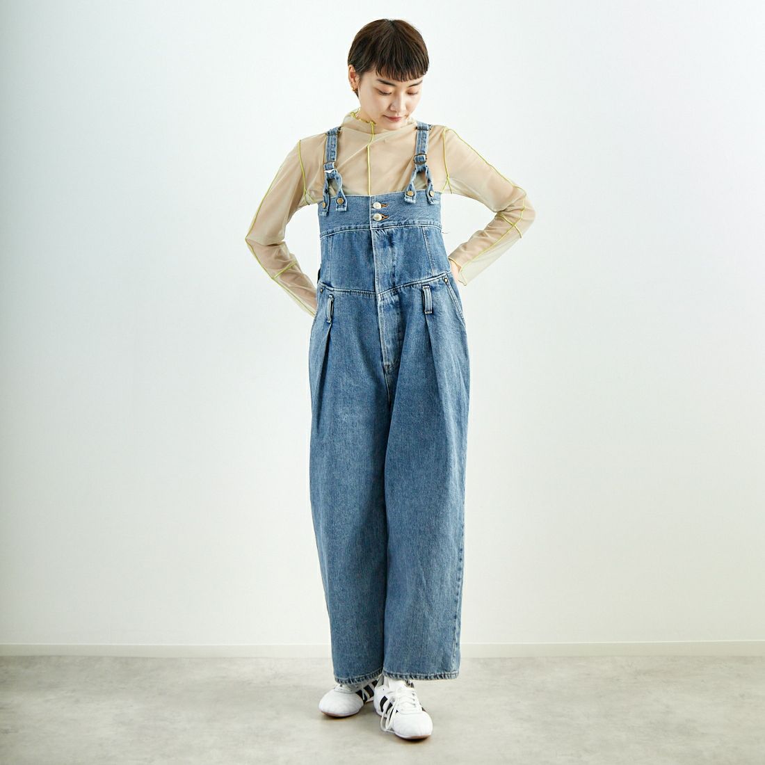 SOMETHING [サムシング] レースアップサロペット [SA1903] 94 L.BLUE &&モデル身長：160cm 着用サイズ：F&&
