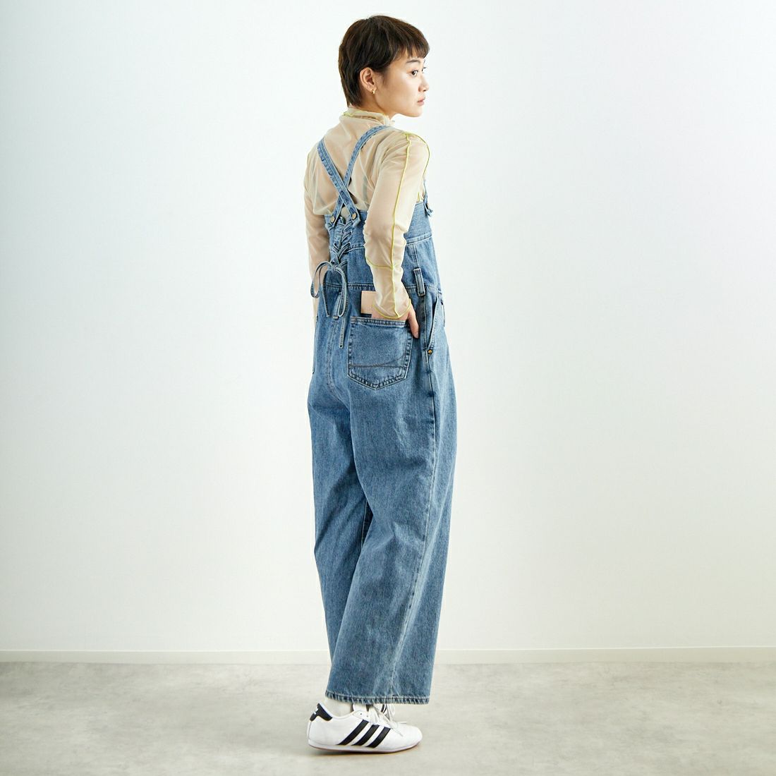 SOMETHING [サムシング] レースアップサロペット [SA1903] 94 L.BLUE &&モデル身長：160cm 着用サイズ：F&&