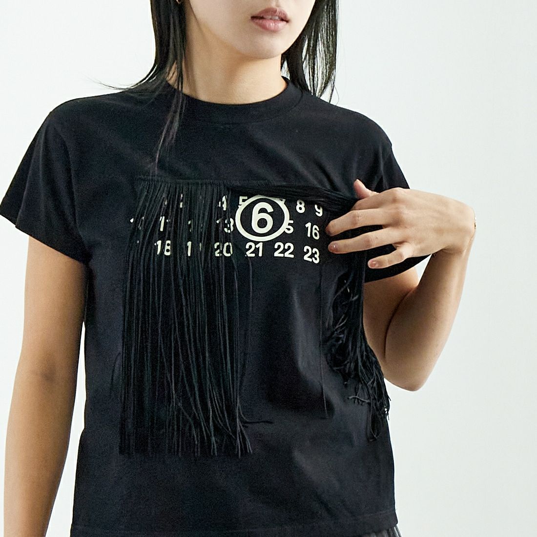 MM6 Maison Margiela [エムエムシックス メゾン マルジェラ] ショートスリーブフリンジTシャツ [S52GC0332-M20048] 900 BLACK &&モデル身長：167cm 着用サイズ：S&&