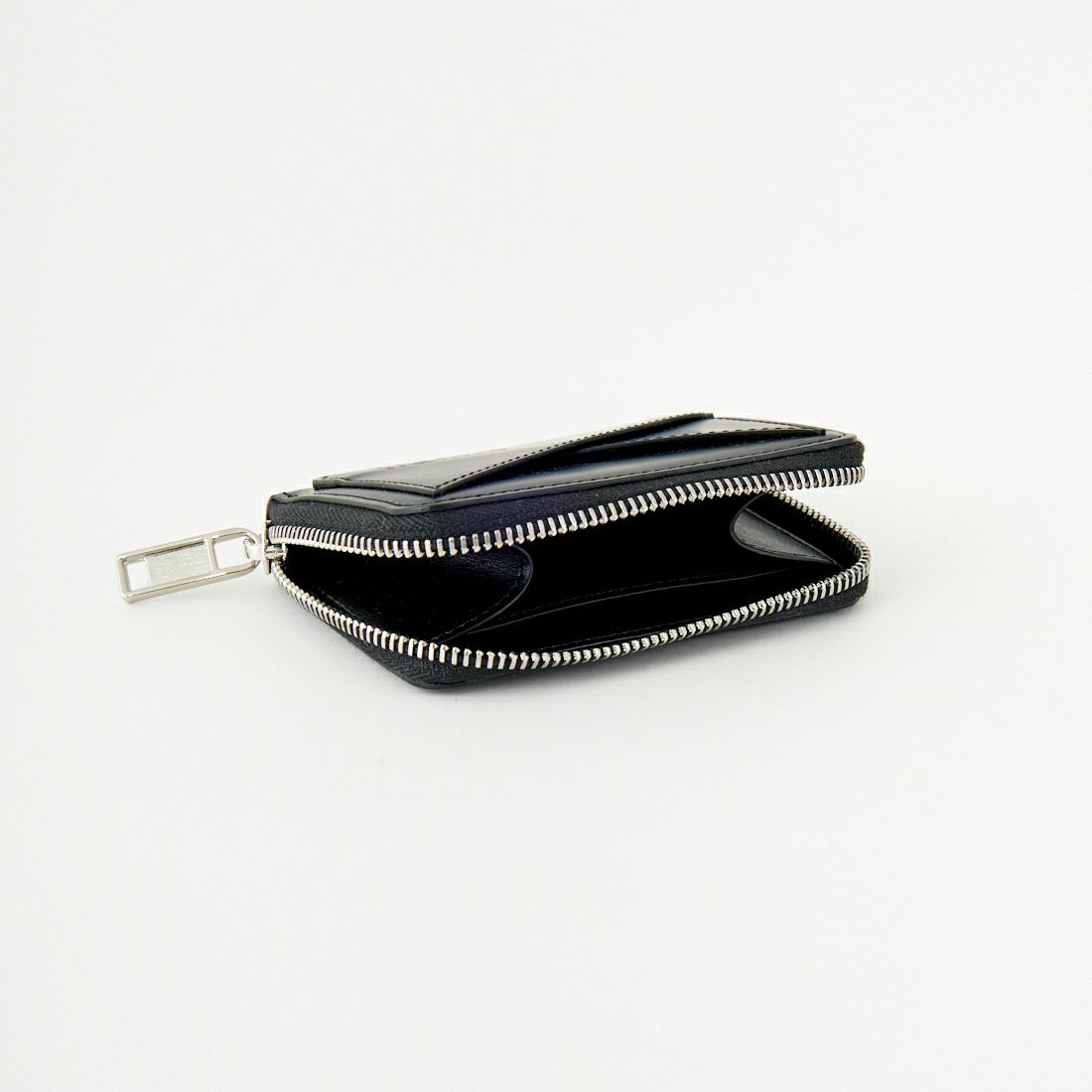 MM6 Maison Margiela [エムエムシックス メゾン マルジェラ] ジップウォレット [SA6UI0016-P7183] T8013 BLAC