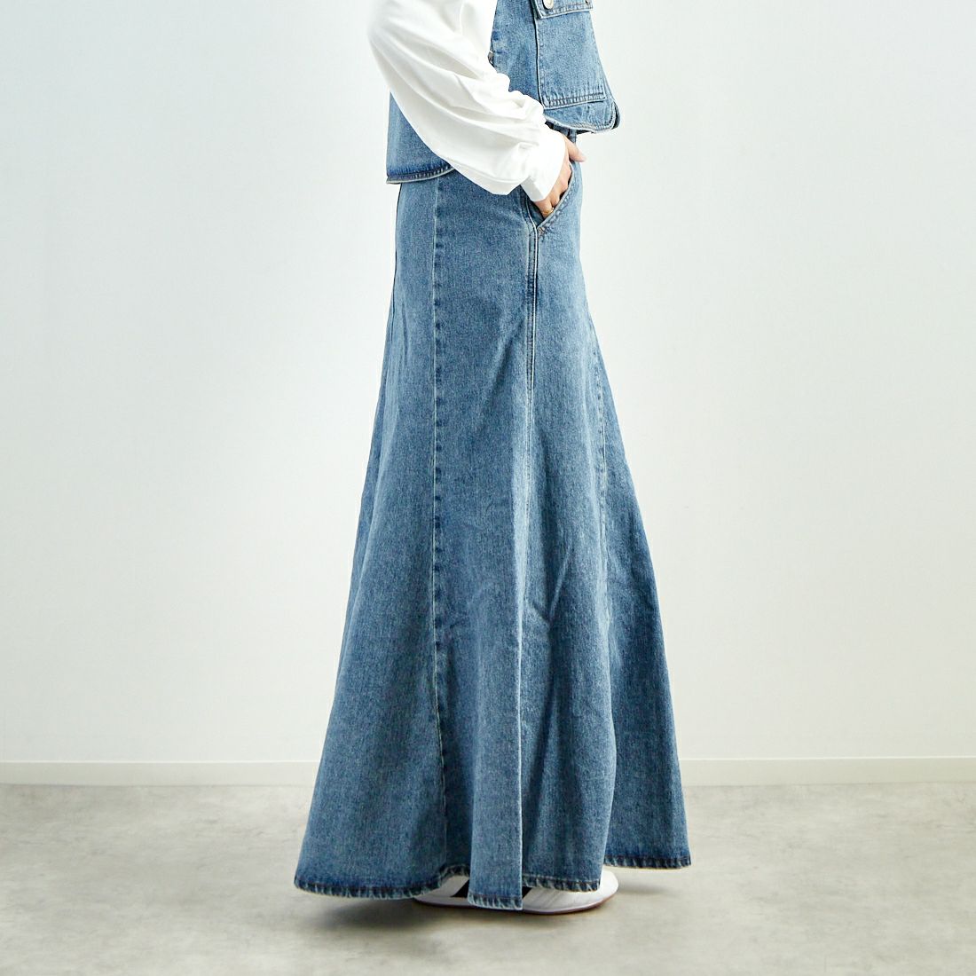 SOMETHING [サムシング] マーメイドデニムスカート [SA1604] 94 L.BLUE &&モデル身長：160cm 着用サイズ：S&&