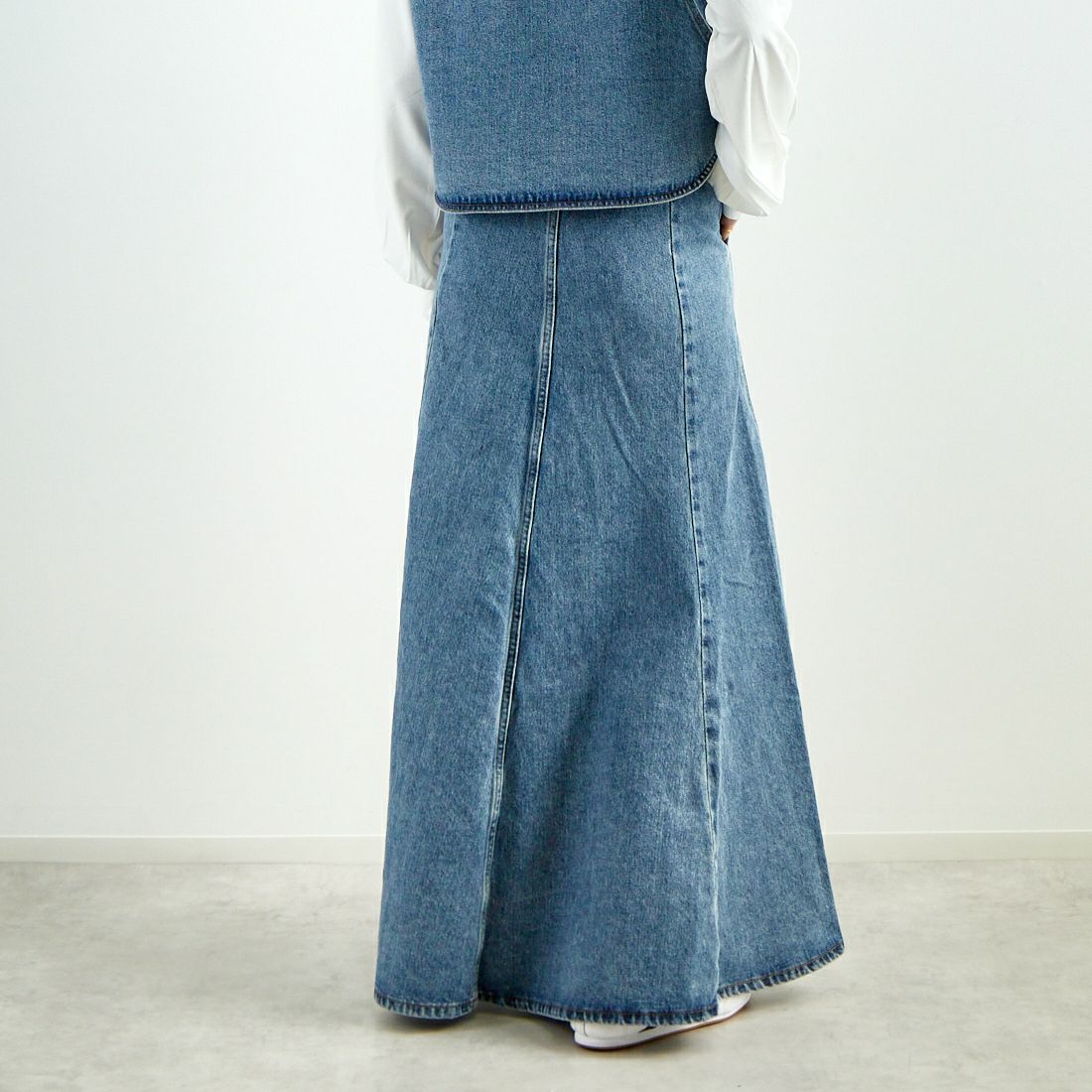 SOMETHING [サムシング] マーメイドデニムスカート [SA1604] 94 L.BLUE &&モデル身長：160cm 着用サイズ：S&&