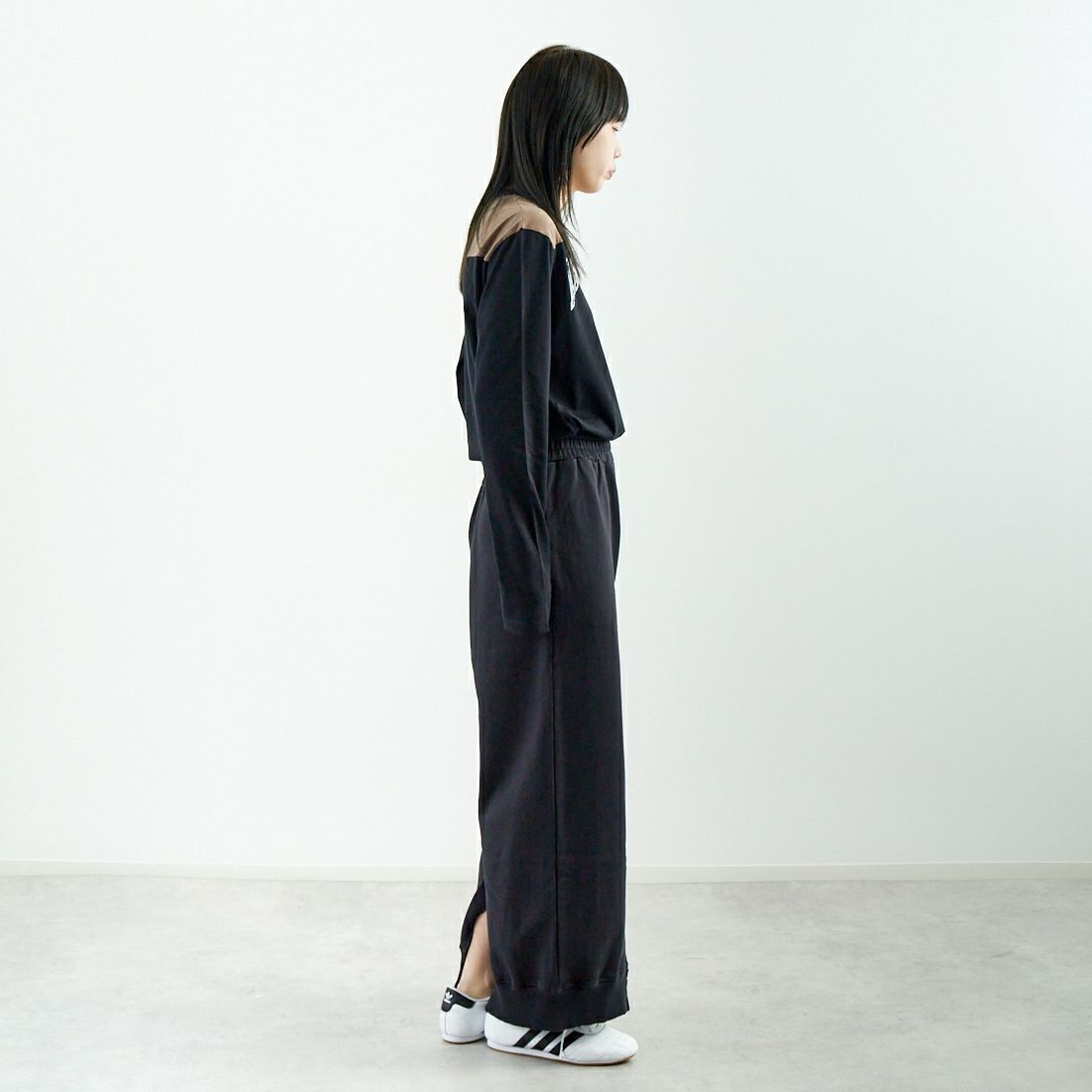 MM6 Maison Margiela [エムエムシックス メゾン マルジェラ] ロングスリーブパネル切替Tシャツ [SH0NH0010-S24312] 900 BLACK &&モデル身長：167cm 着用サイズ：XS&&