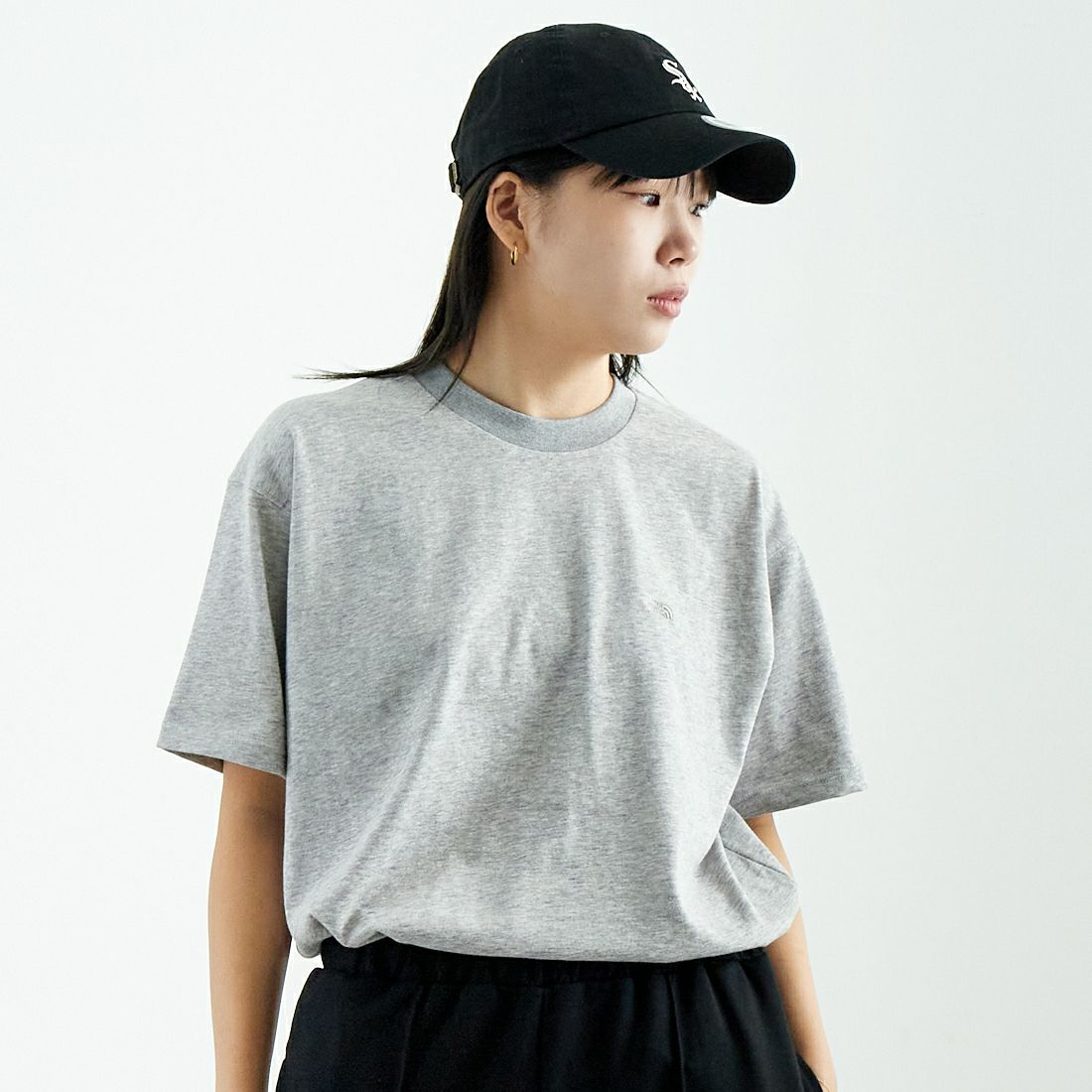 THE NORTH FACE PURPLE LABEL [ザ ノースフェイス パープルレーベル] ショートスリーブフィールドTシャツ [N25SH089] Z MX GRAY &&モデル身長：167cm 着用サイズ：S&&