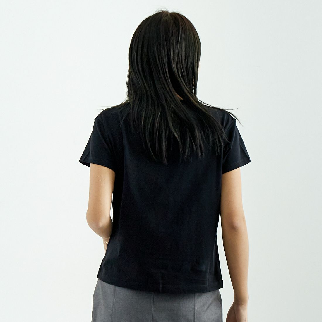 MM6 Maison Margiela [エムエムシックス メゾン マルジェラ] パッチロゴTシャツ [S52GC0327-S24312] 900 BLACK &&モデル身長：167cm 着用サイズ：S&&