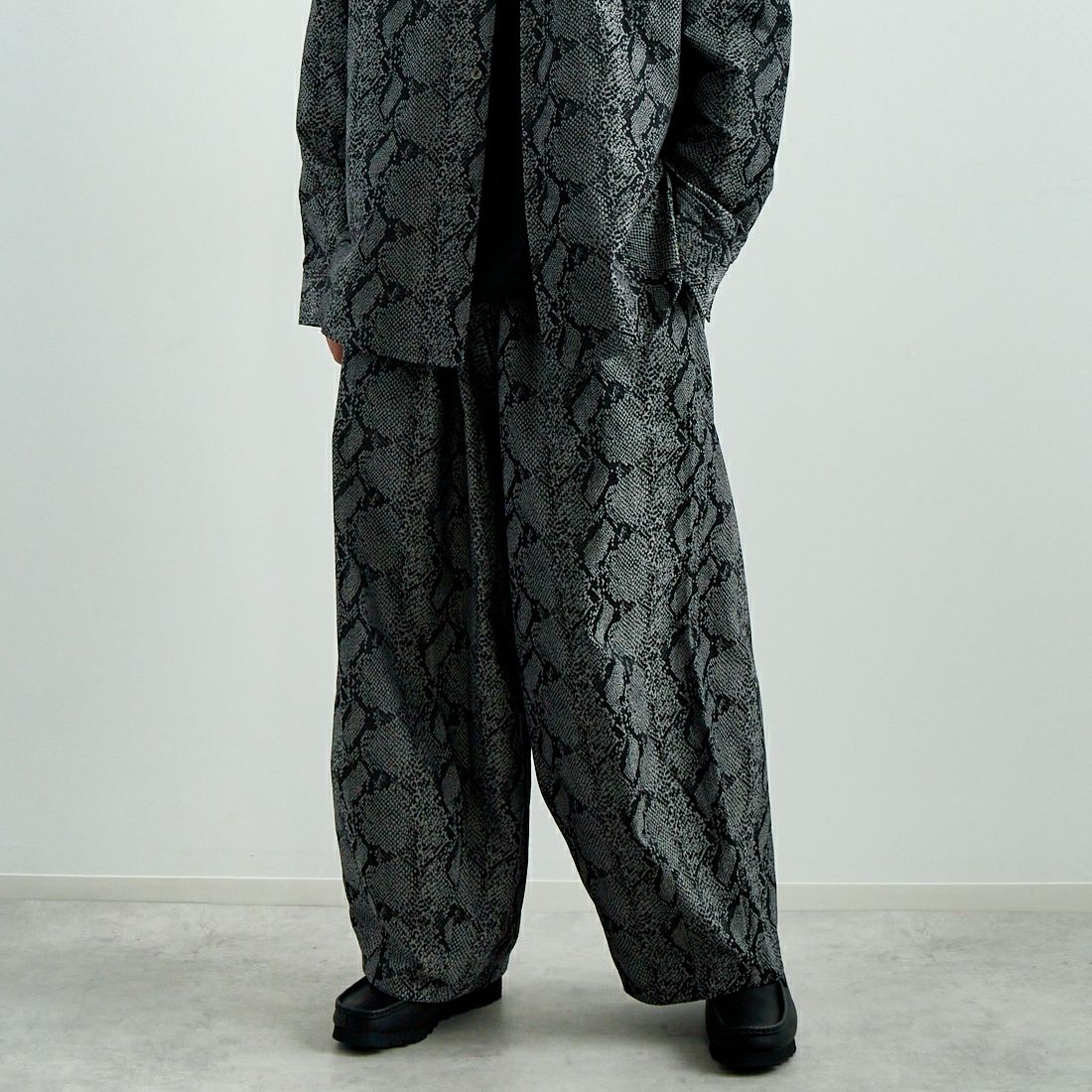B GREY&&モデル身長：179cm 着用サイズ：S&&