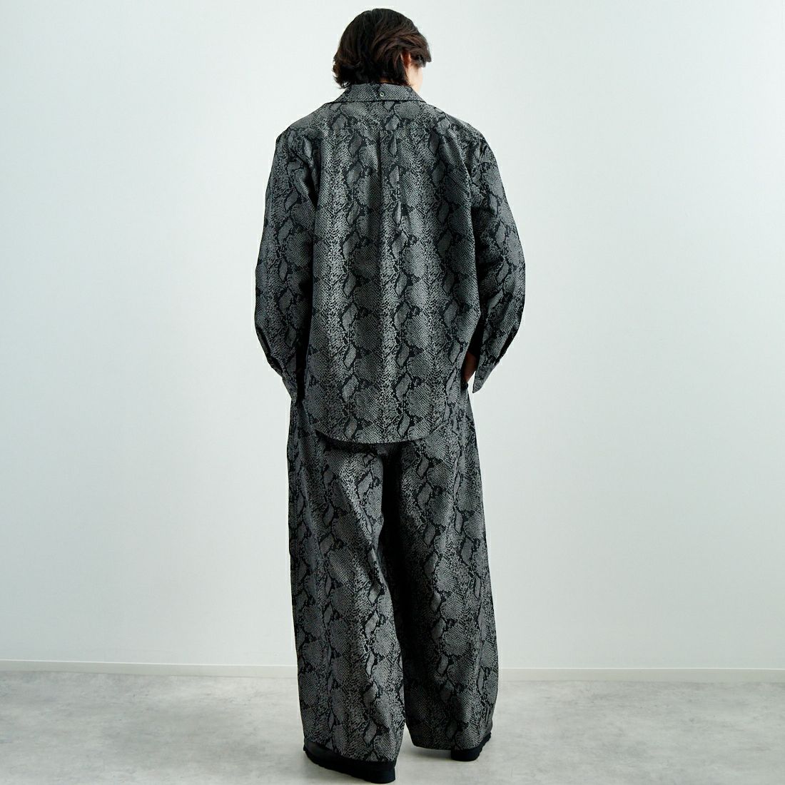 Needles [ニードルズ] パイソンジャガード ヒザデルパンツ [QV104] B GREY &&モデル身長：179cm 着用サイズ：S&&