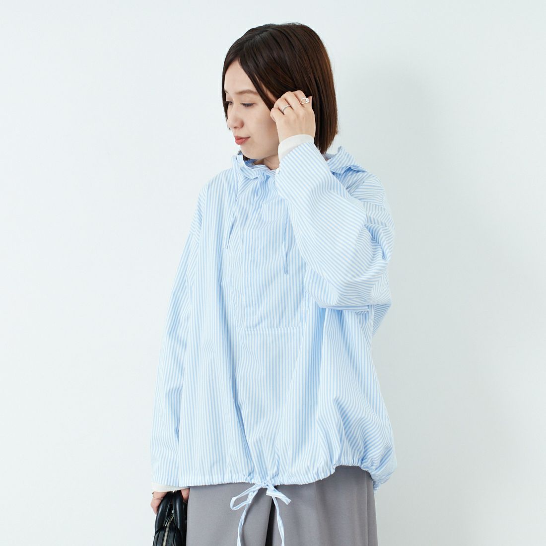 mizuiro ind [ミズイロインド] 別注 ストライプ柄 フード付きプルオーバーシャツブラウス [50040-JF] L.BLUE&&モデル身長：158cm 着用サイズ：F&&