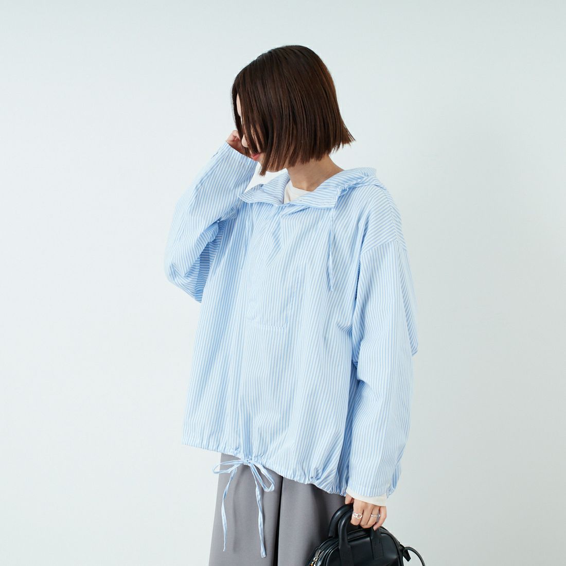 mizuiro ind [ミズイロインド] 別注 ストライプ柄 フード付きプルオーバーシャツブラウス [50040-JF] L.BLUE&&モデル身長：158cm 着用サイズ：F&&